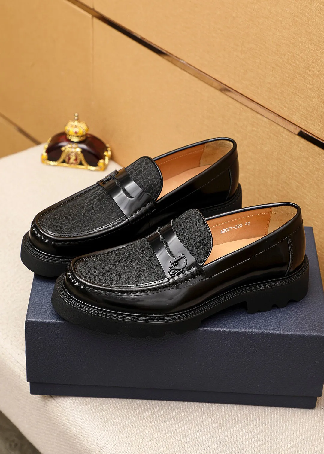 Men's shoes 💰480 💐 Product trademark: Dior "Dior" casual leather shoes Regular size: 39-44 (45🉑️customized) Product materials: Selected Italian imported first-layer calfskin upper, imported water-dyed 🐂 cowhide lining. Strong three-dimensional visual effect, original outsole color: 2 colors available